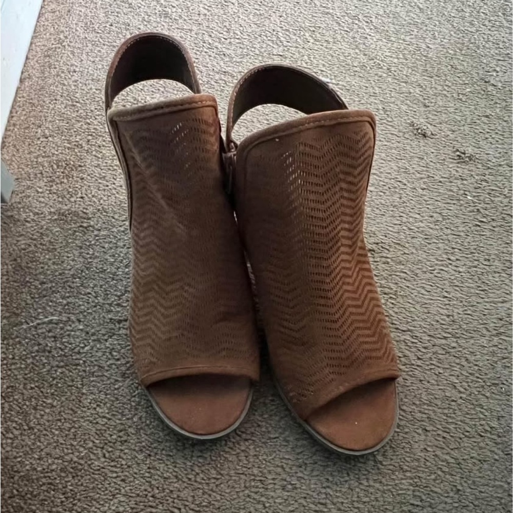 Worn once didn’t like how high the front came up my foot.